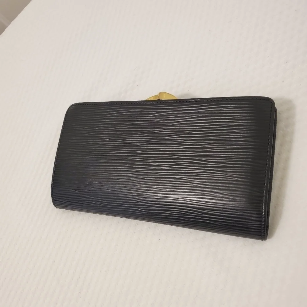 Louis Vuitton Epi Black Leather Kisslock Close Wallet, 2007